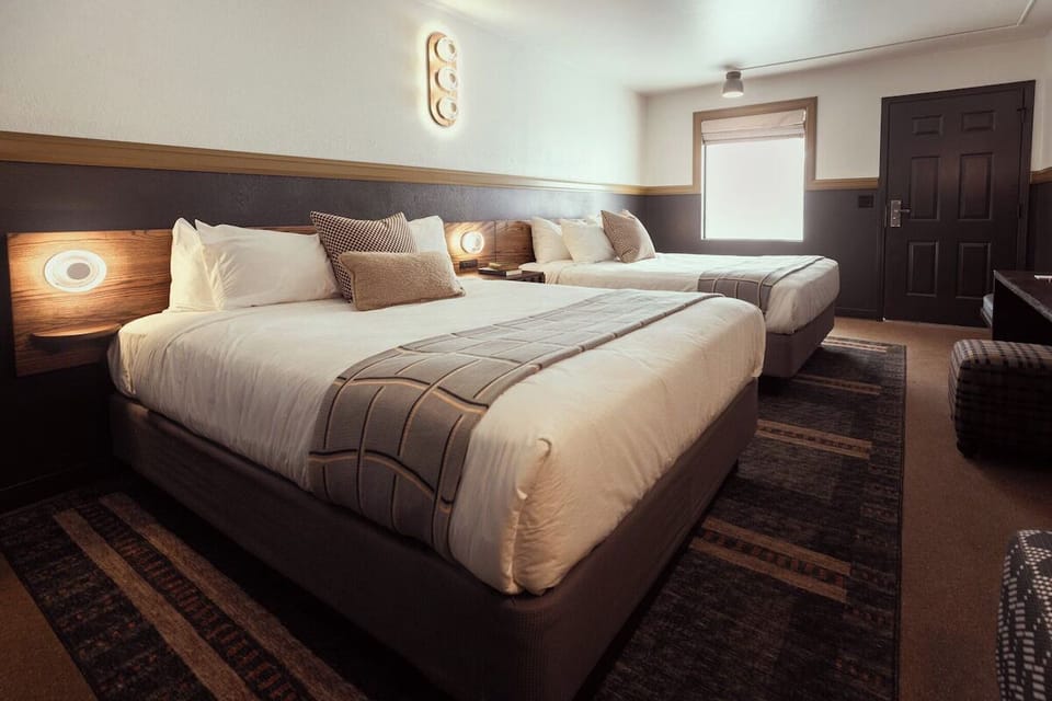 2 Queen beds