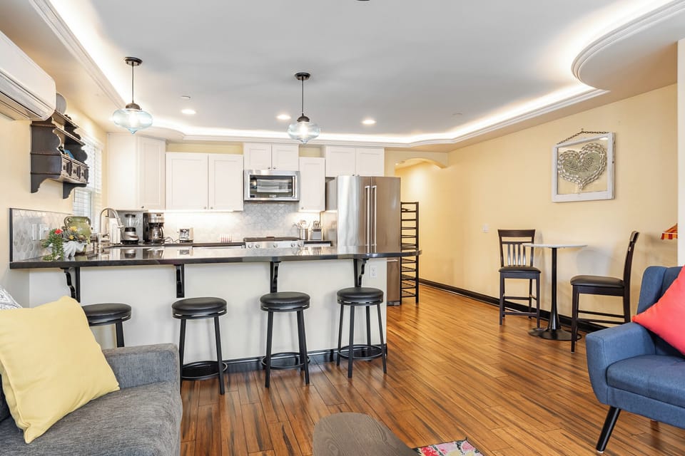 232CL - Bar Stools and Breakfast Table