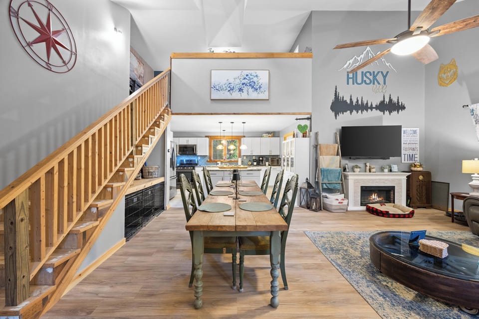 Dining area is just off the kitchen