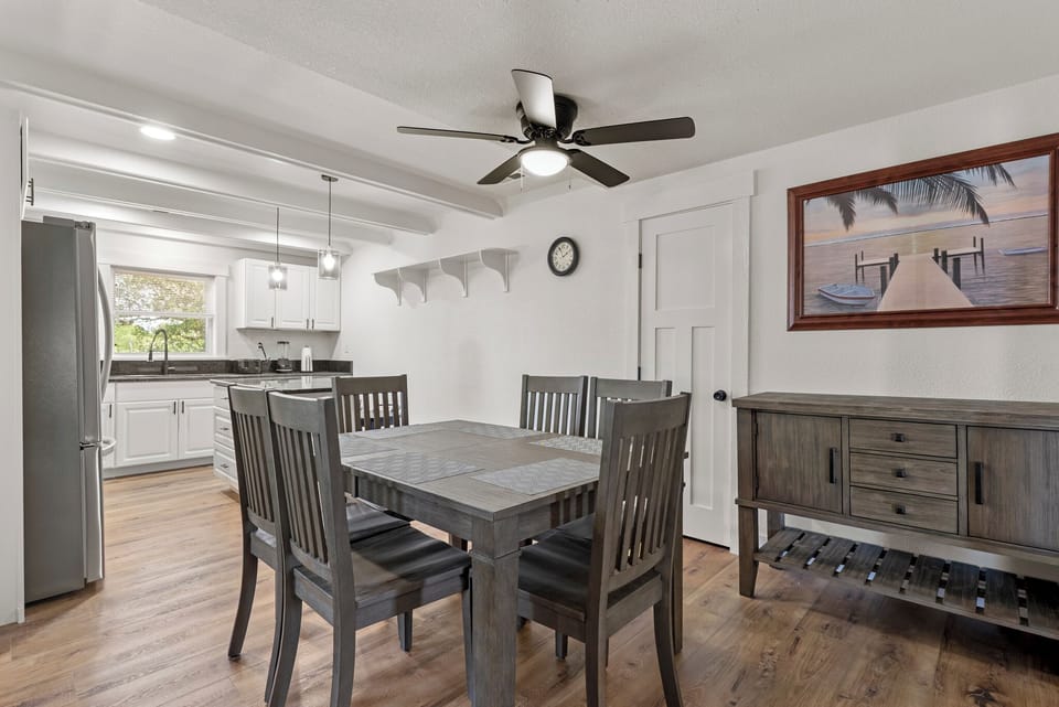 HIBX02: White Heron | Bottom Level Dining Area