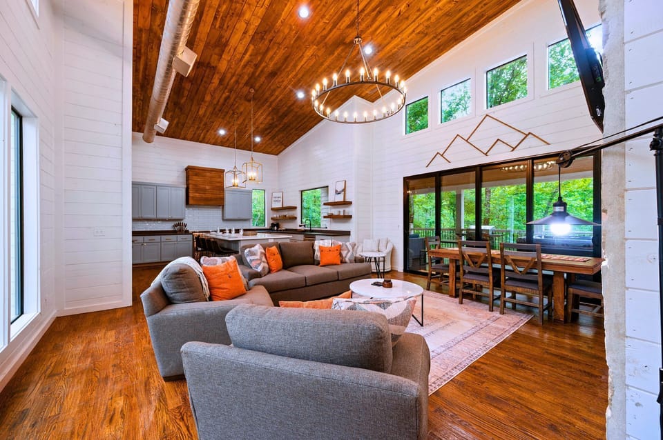 Welcome to Fireside Fun! An ulra cozy 3 bedroom cabin in Hochatown with a playset, hot tub, and board games