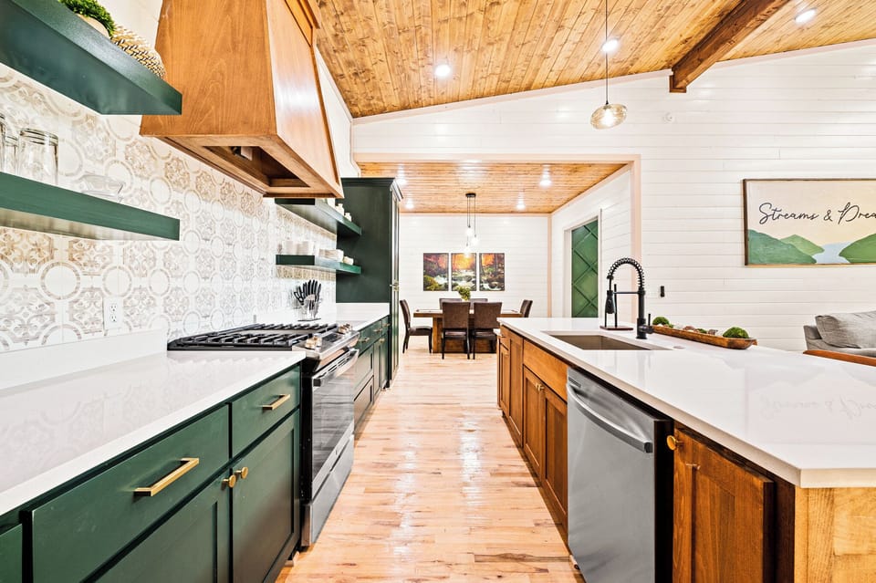 Fully stocked kitchen with stainless appliances, Keurig Duo coffee bar & seating for 10 + 5 at the island.