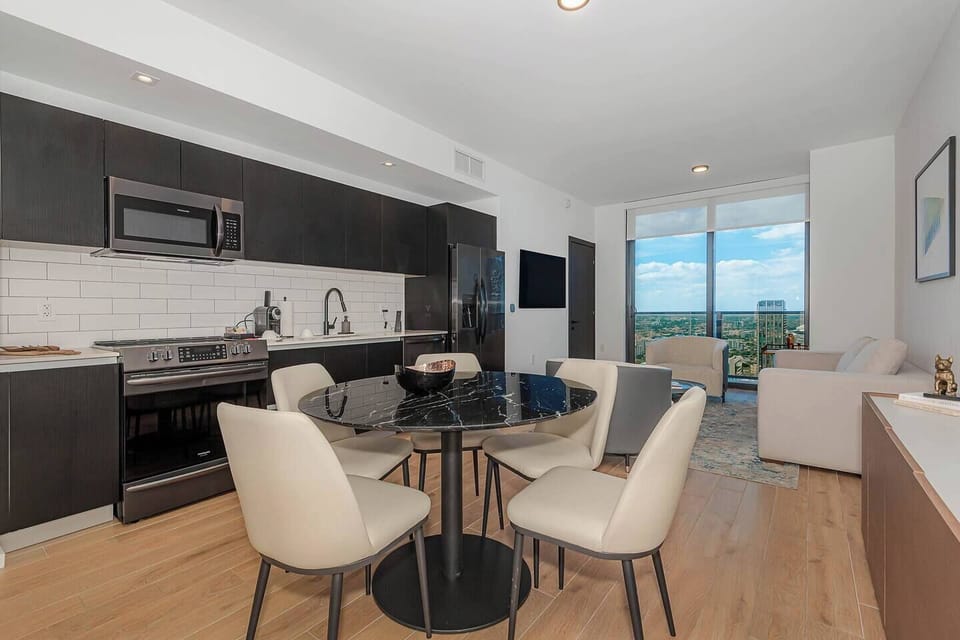 Dining Area (3)