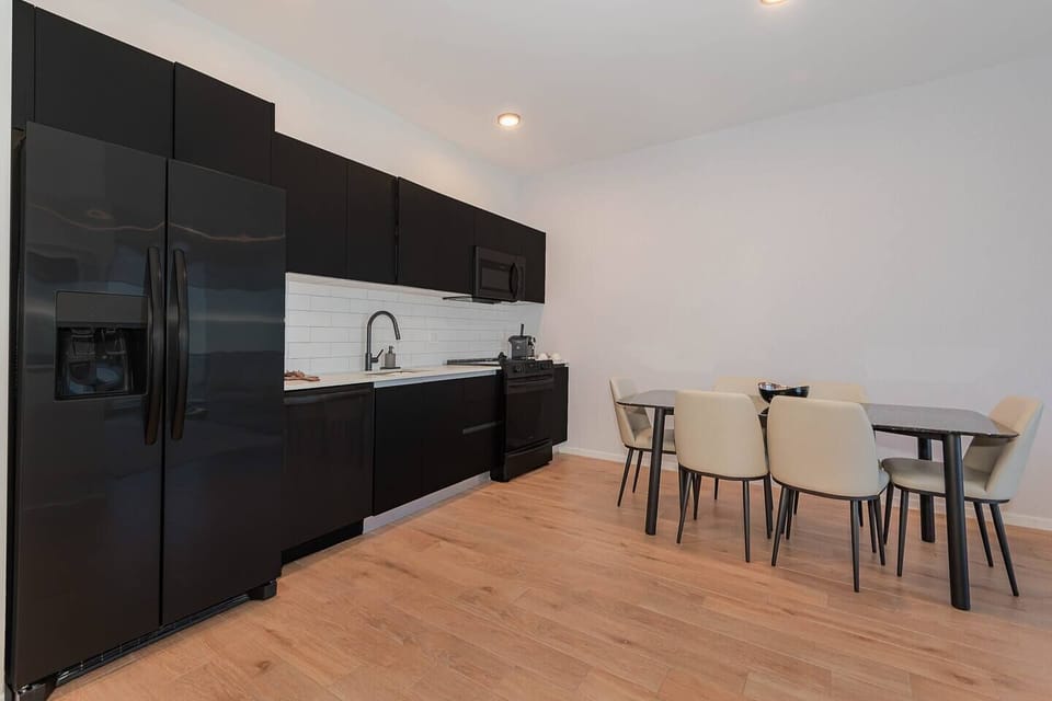 Dining Area (3)