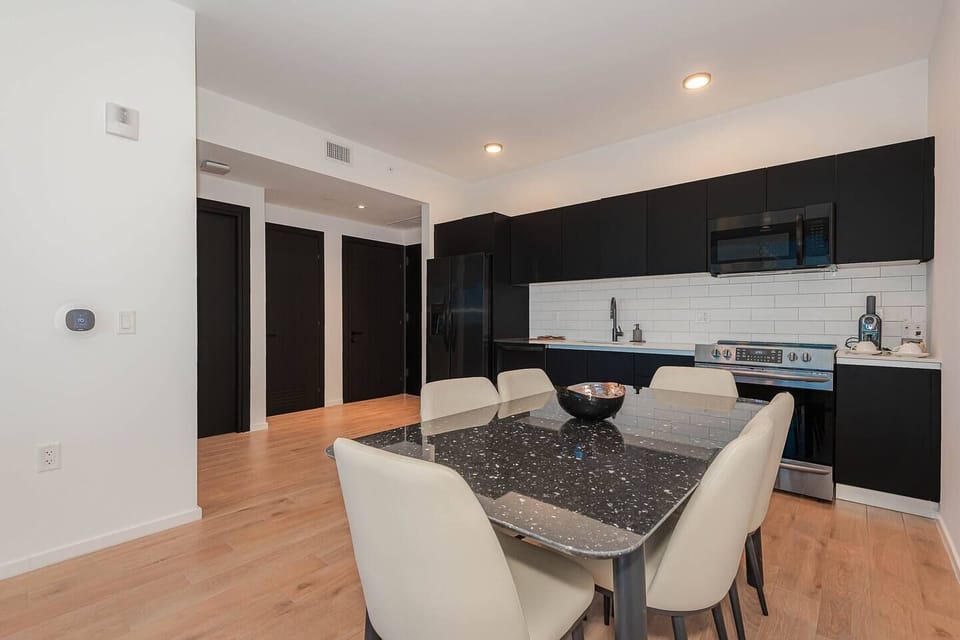Dining Area (2)