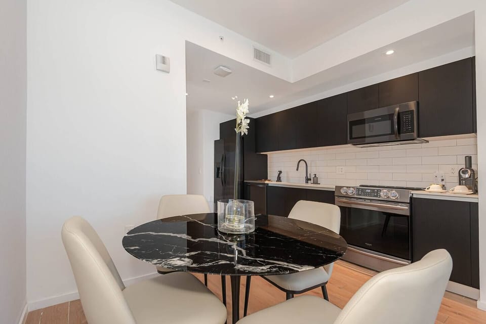 Dining Area (3)