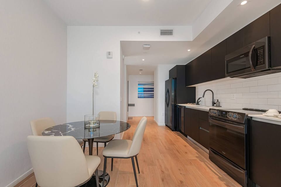 Dining Area (4)