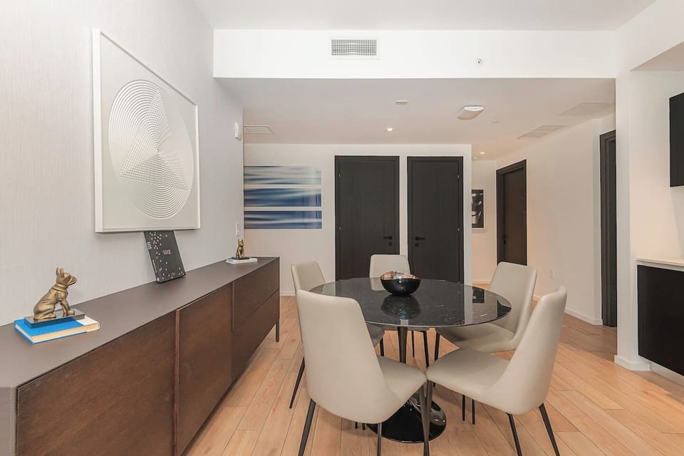 Dining Area (5)