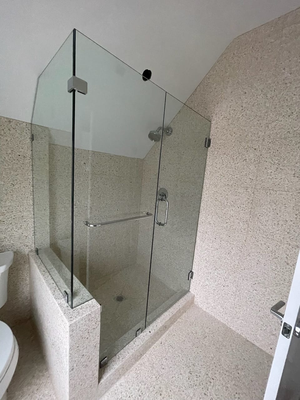 Main House Primary Bathroom (en-suite)