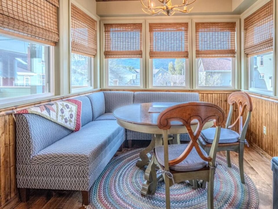 Breakfast Nook