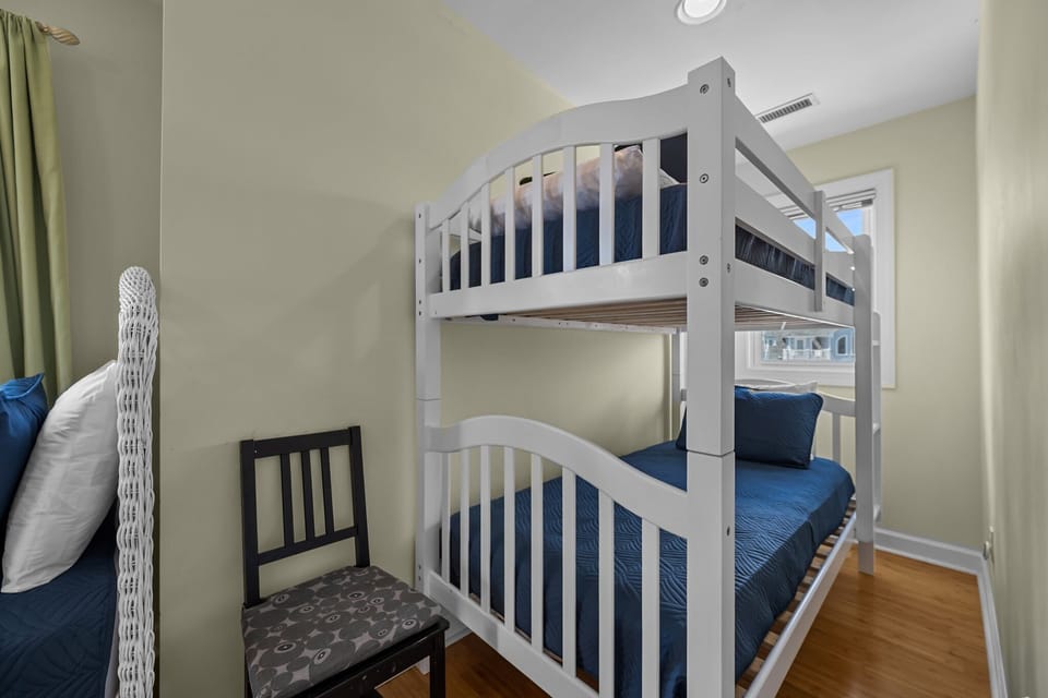 Bunk beds in 2nd floor bedroom 2