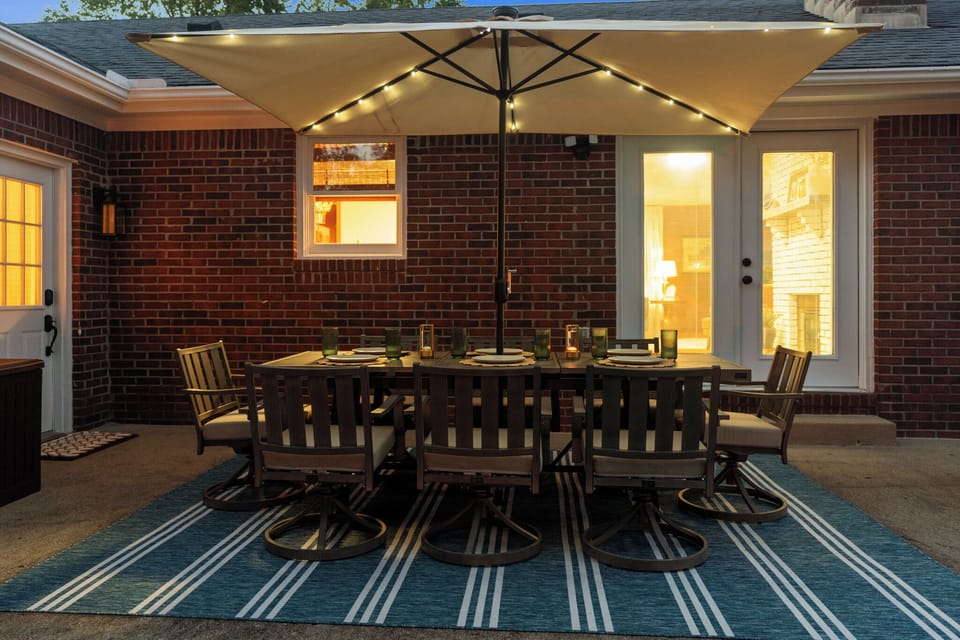 Outdoor dining