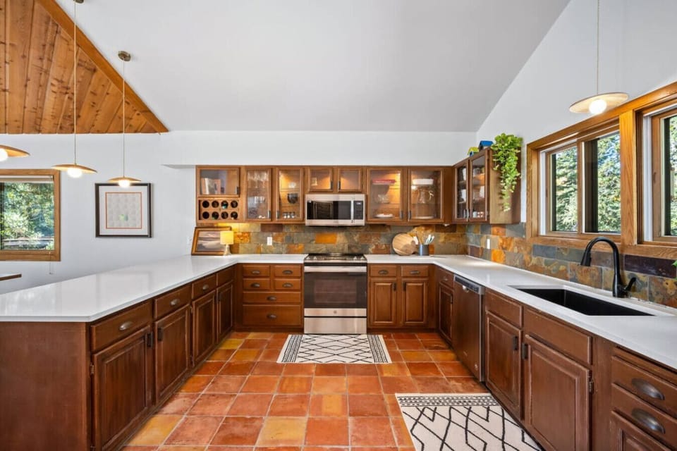 Fully Stocked Kitchen