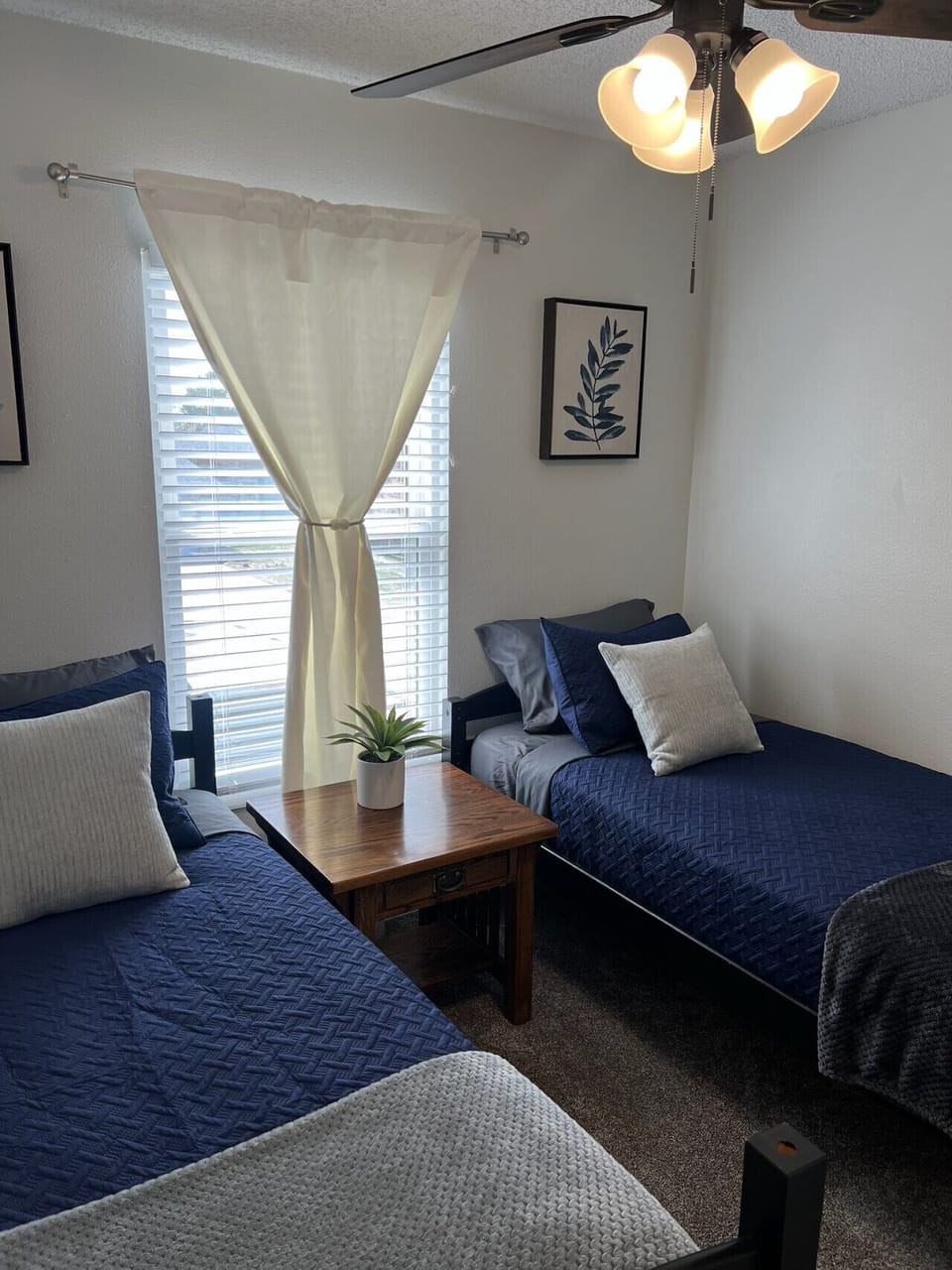 Upstairs Guest Bedroom - 2 Twin Beds