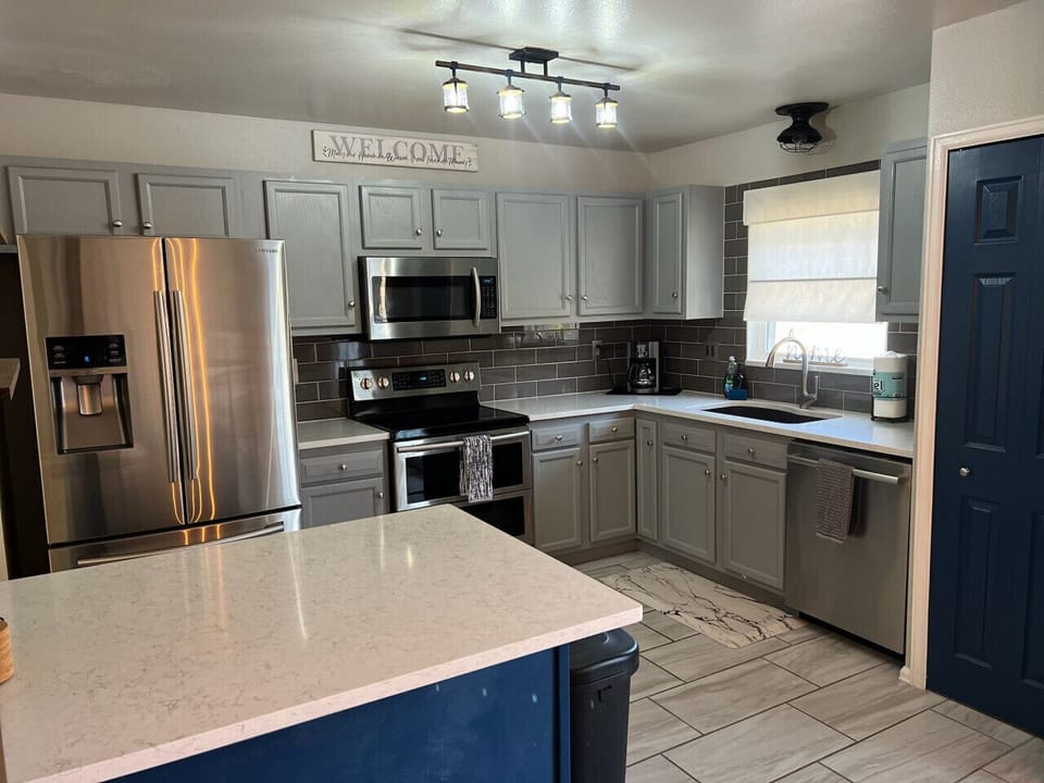 Modern Kitchen w/ Stainless Steel Appliances