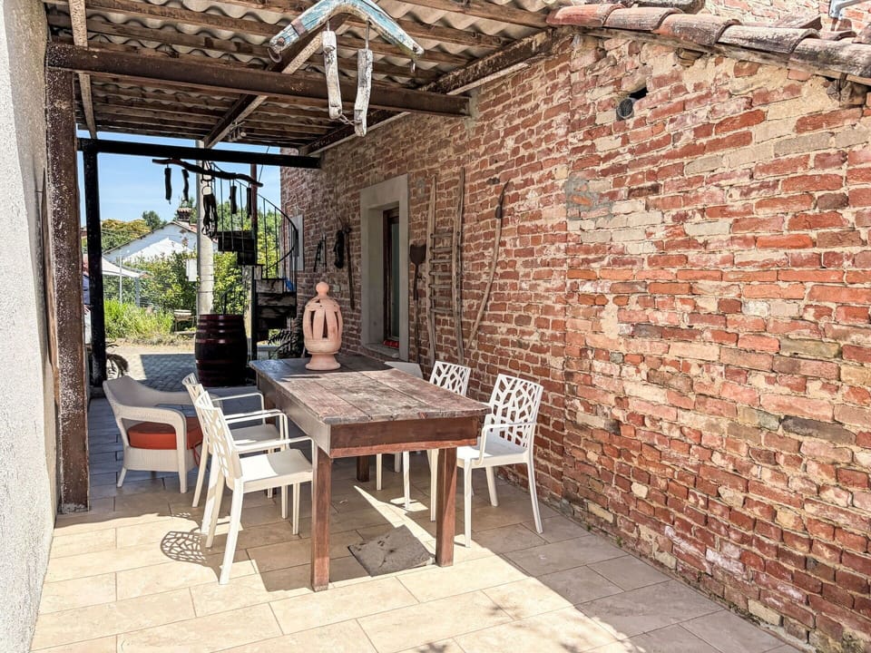 Wall, Furniture, Brick, Table, Chair, Outdoor Furniture, Brickwork, Outdoor Table, Kitchen & Dining Room Table