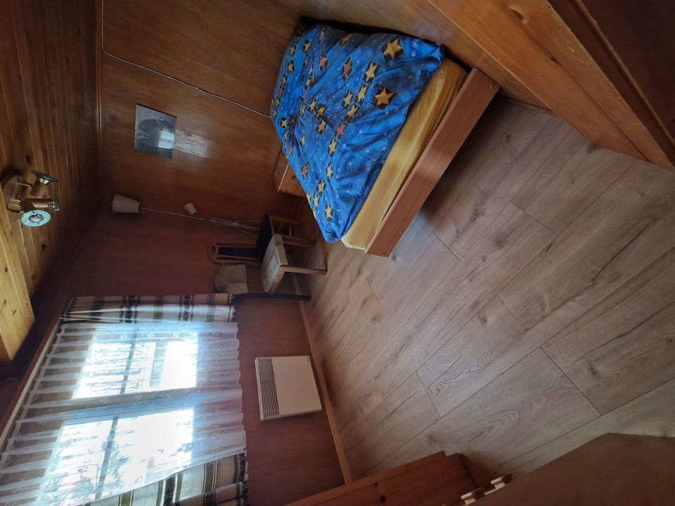 Flooring, Wood, Floor, Hardwood, Room, Wood Stain, Wood Flooring, Plank, Plywood, Bedroom