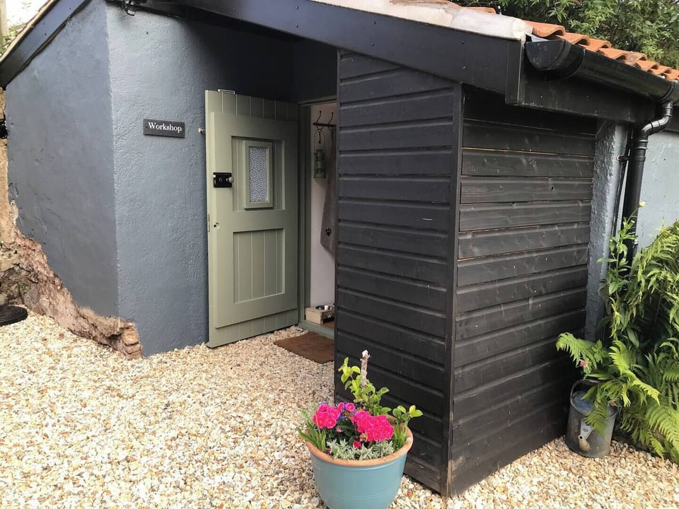 Porch area and private courtyard space
