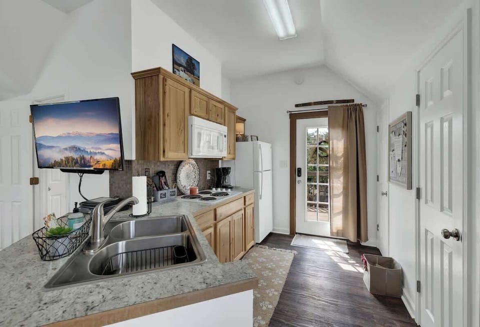 Cactus Flower Treehouse kitchen