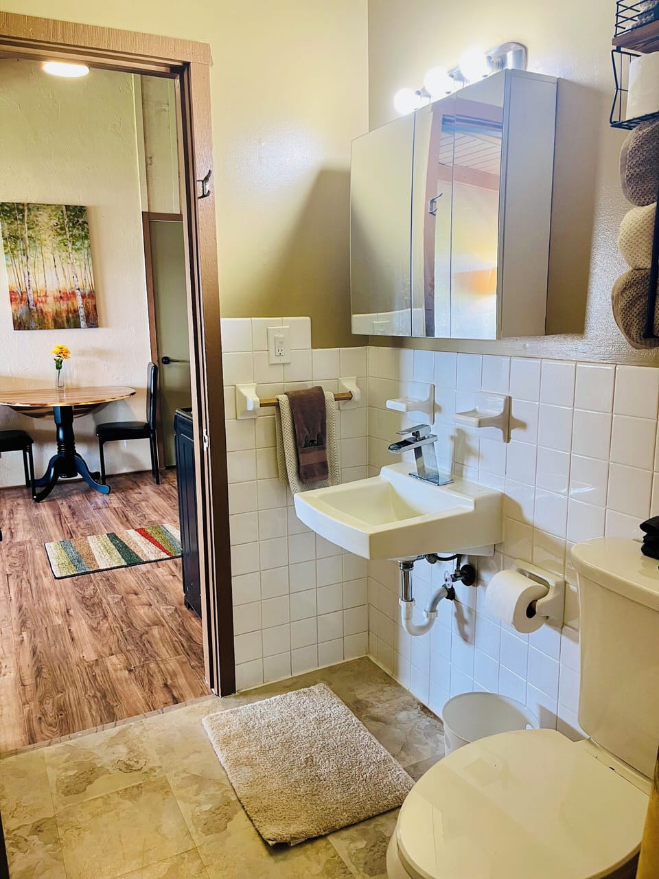 Bathrooms 1