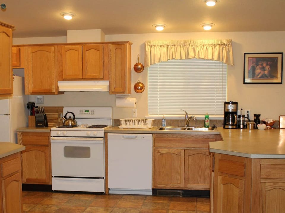 Fully Stocked Kitchen