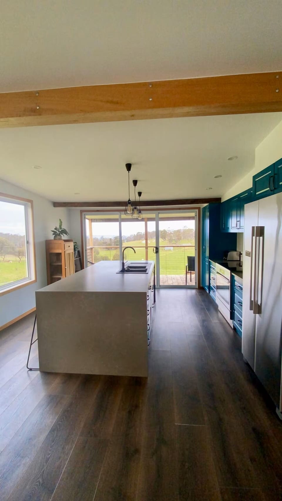 Kitchen & Dining