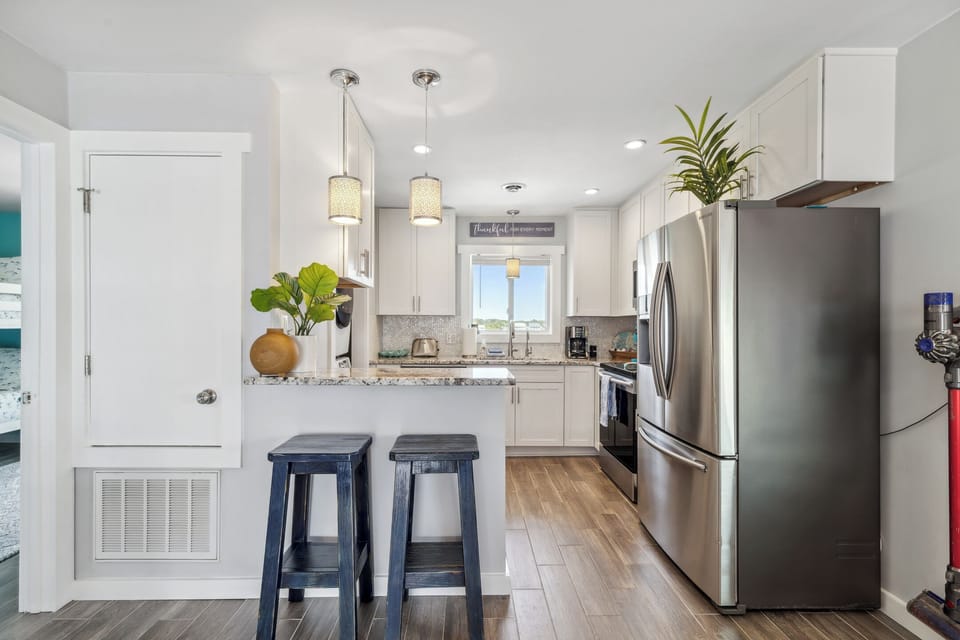 Fully updated and stocked kitchen!