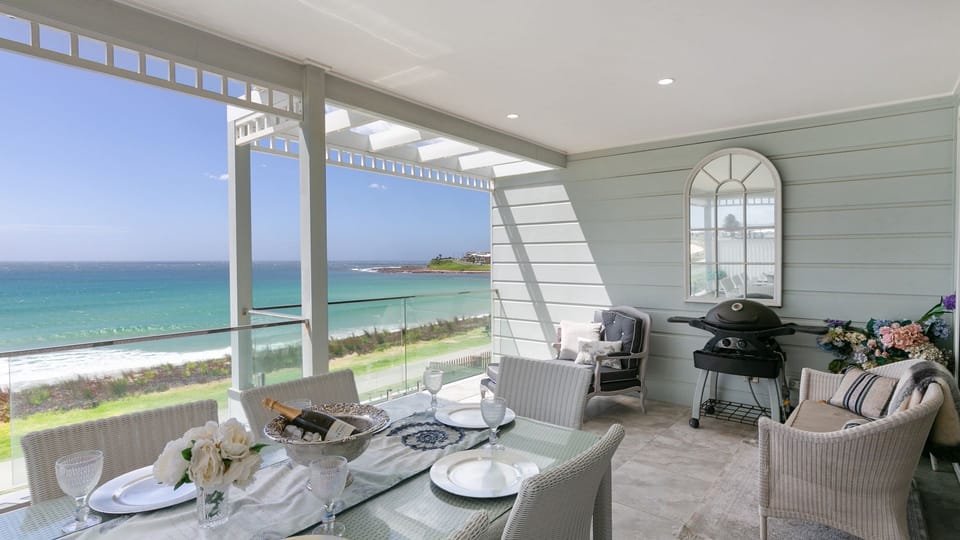 Balcony seating and outstanding View over ocean