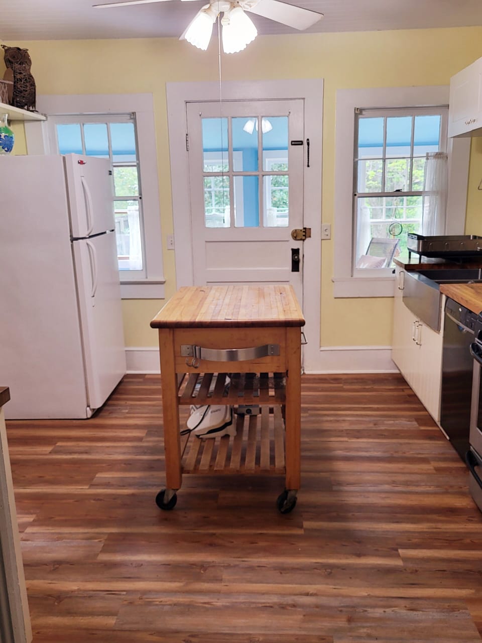 Full kitchen with convenient sturdy kitchen island.