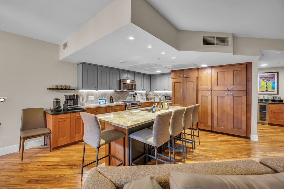 Kitchen: Drip coffee maker, cooking utensils, tableware, KitchenAid appliances, air fryer, Keurig, espresso machine