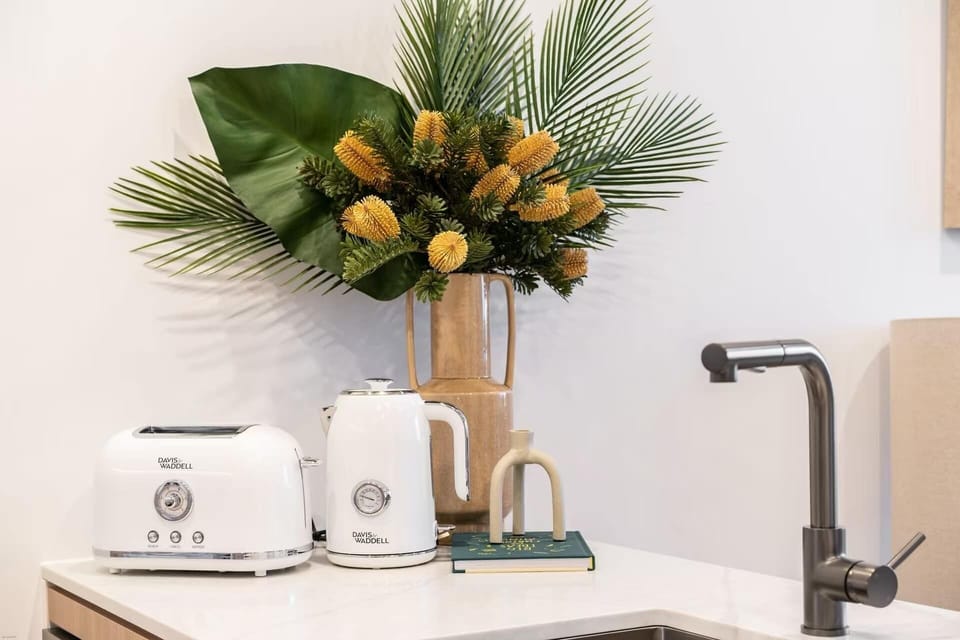 Toaster and kettle in the unit 