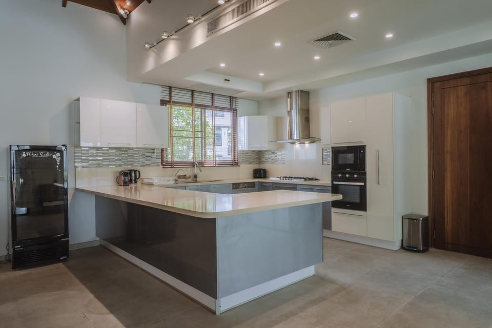 Kitchen, Hob, Kettle, Coffee Machine, Toaster, Fridge