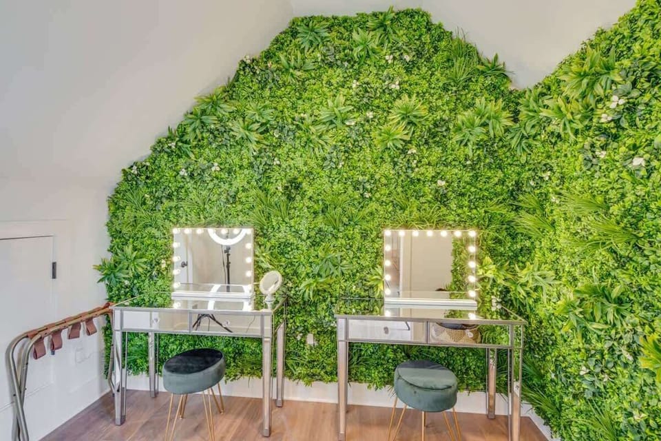 Taylor Haus III - Get ready to dazzle the night away with our chic vanity room!