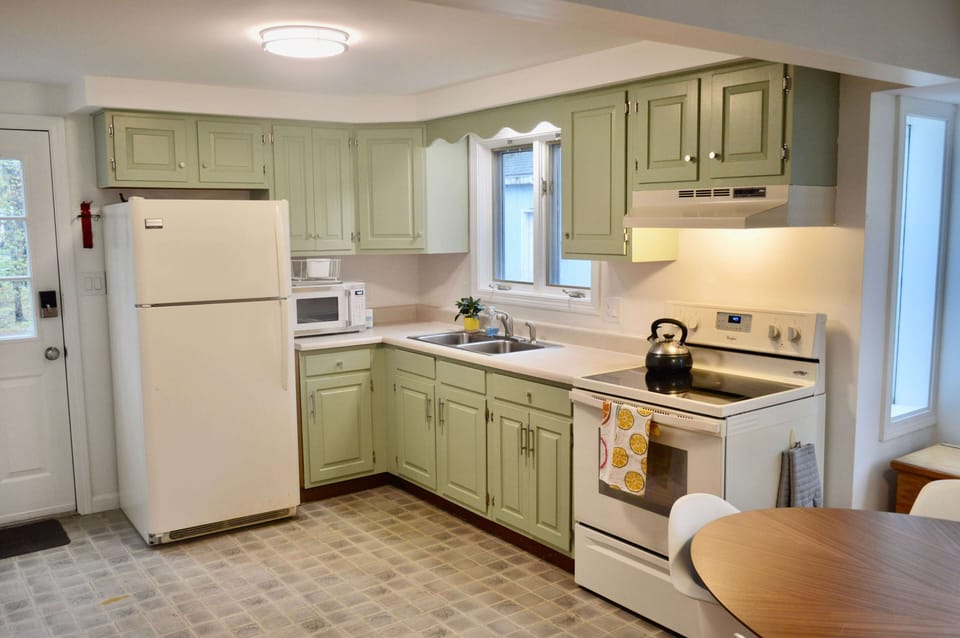 Cozy kitchen with many amenities. 