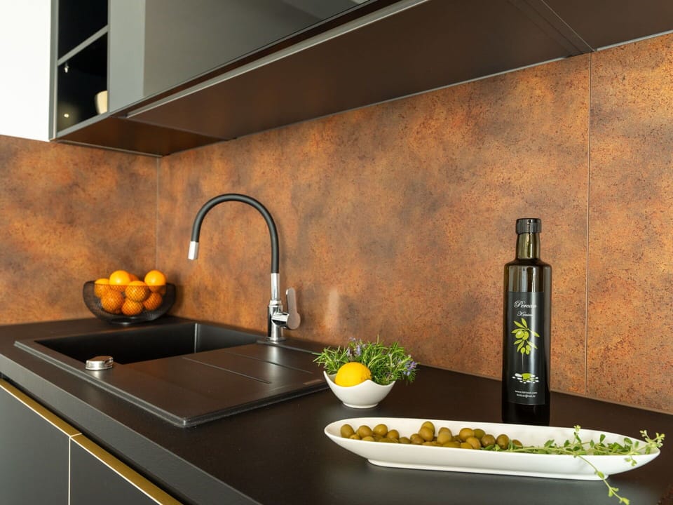 Plumbing Fixture, Flooring, Tap, Countertop, Plumbing, Kitchen, Sink, Wood Stain, Kitchen Sink