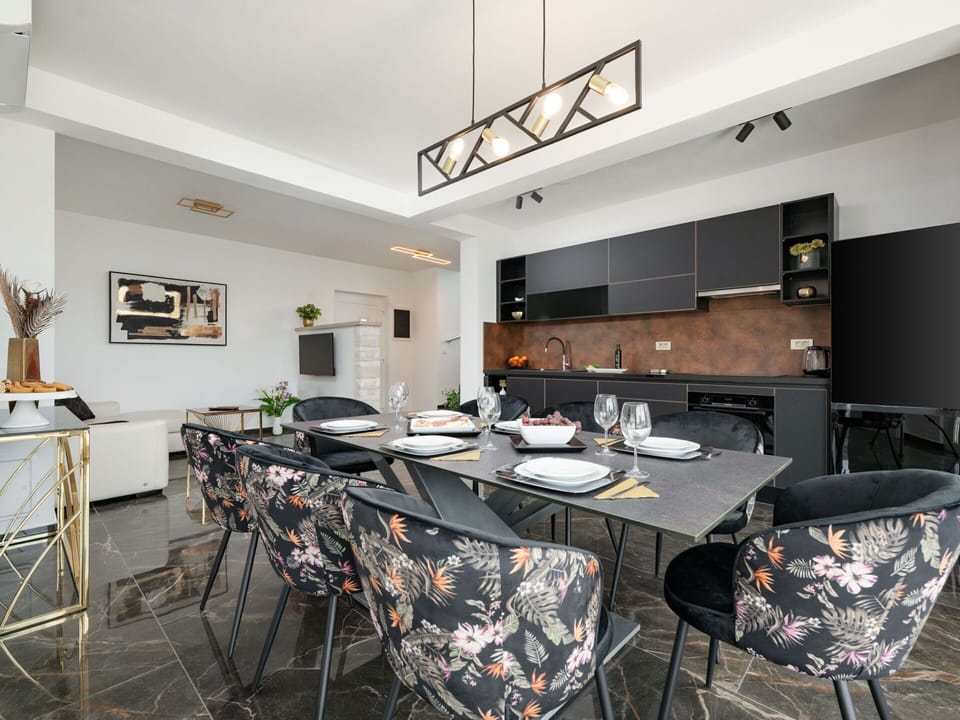 Furniture, Interior Design, Flooring, Chair, Wall, Table, Ceiling, Wood, Floor, Kitchen & Dining Room Table