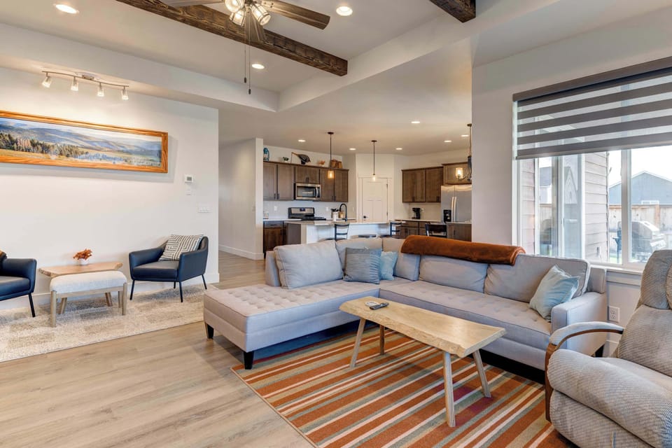 Living Room: Cozy and fun-filled evenings with a fireplace and a variety of board games and books! 