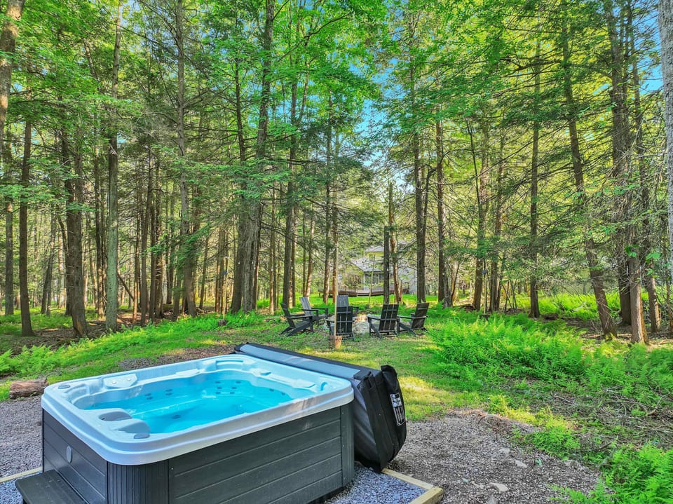 Outdoor Hot Tub Surrounded by Peaceful Pocono Forest