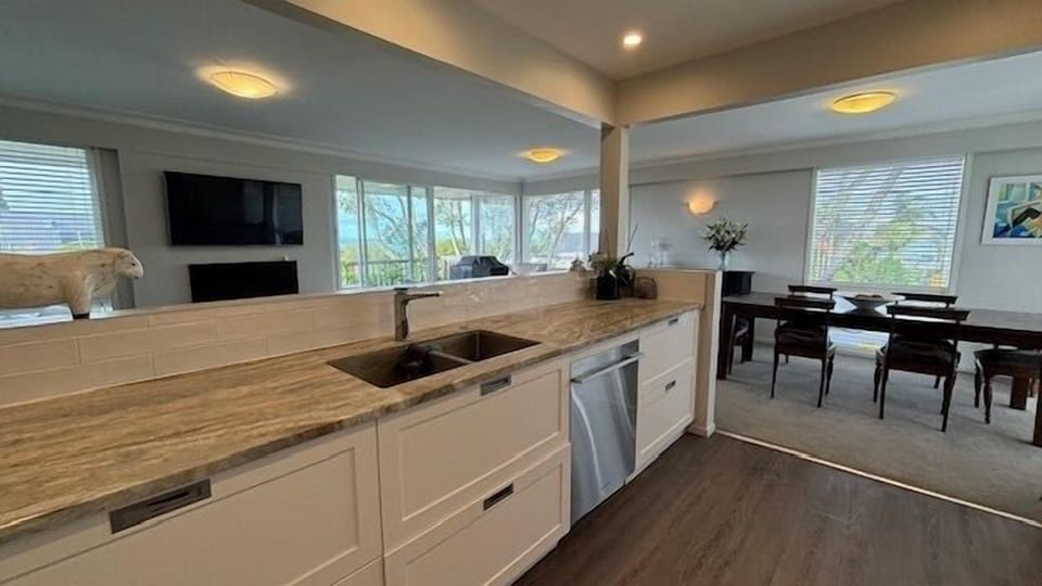 Open plan Kitchen and dining