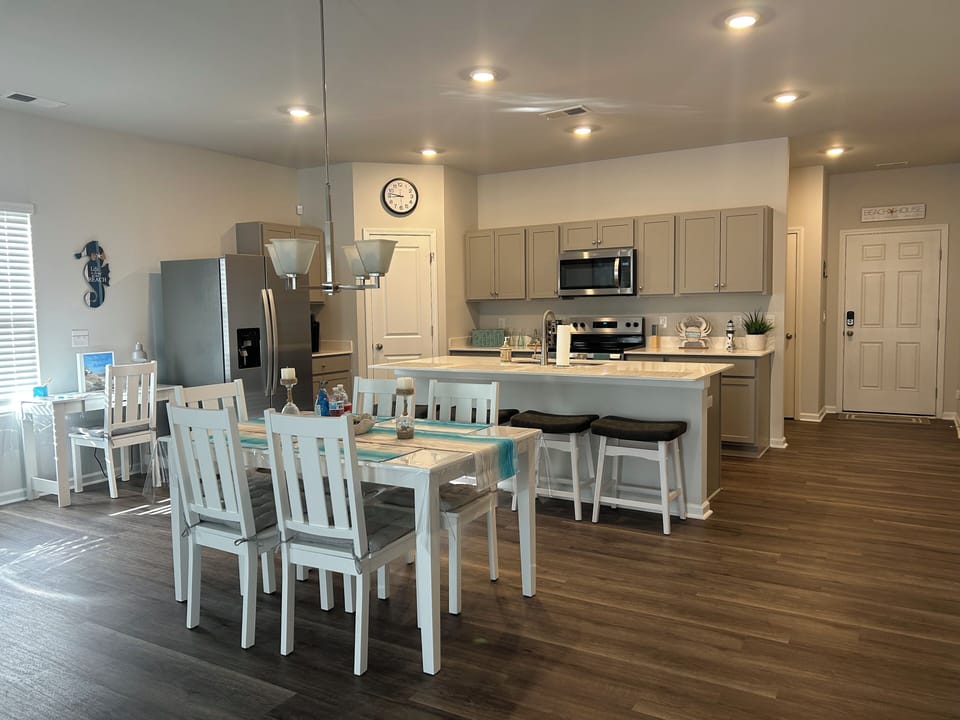 Dining table seats 6, breakfast bar seats 4-beautiful open concept
