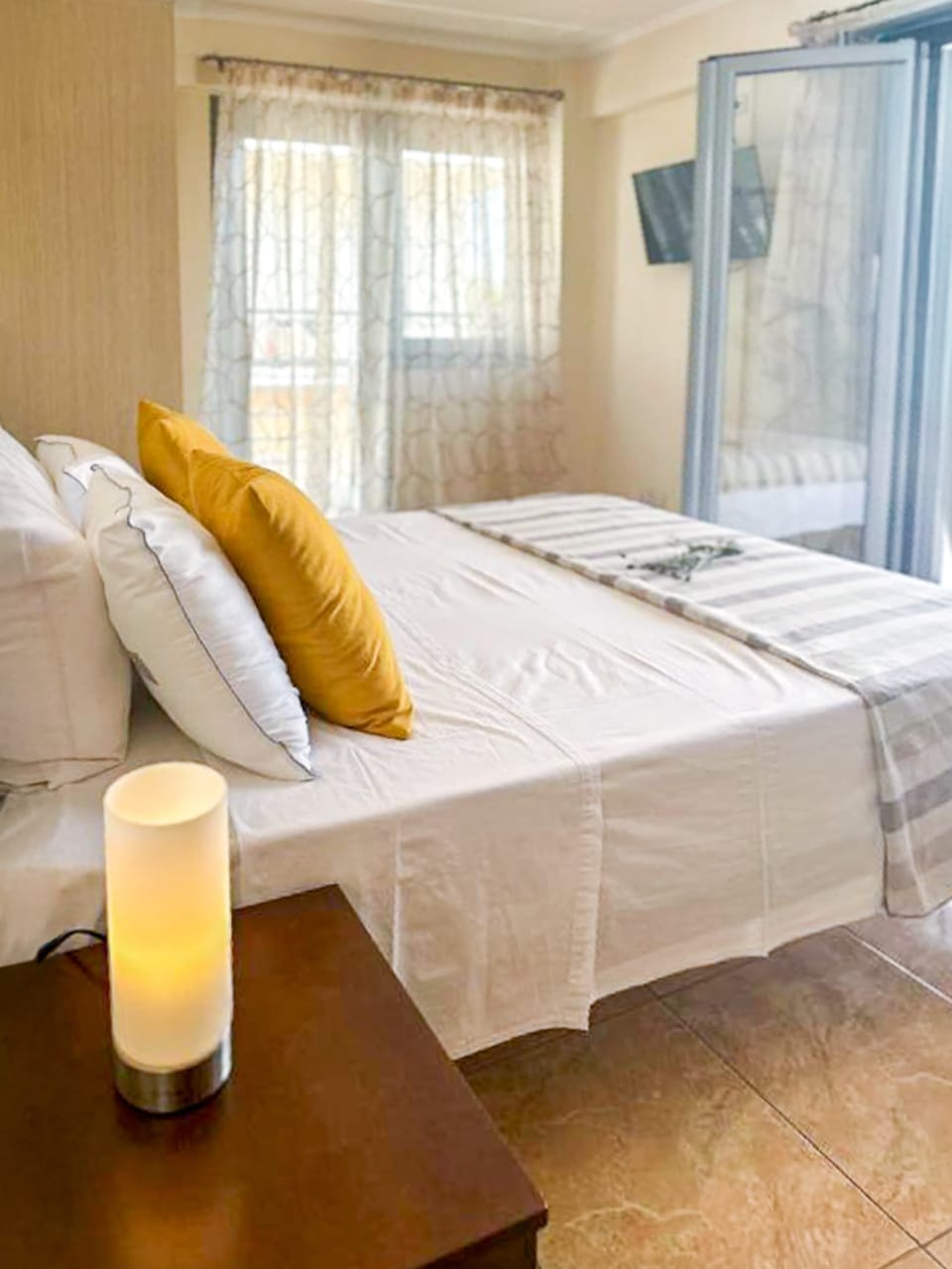 Apartment: Bedroom with double bed