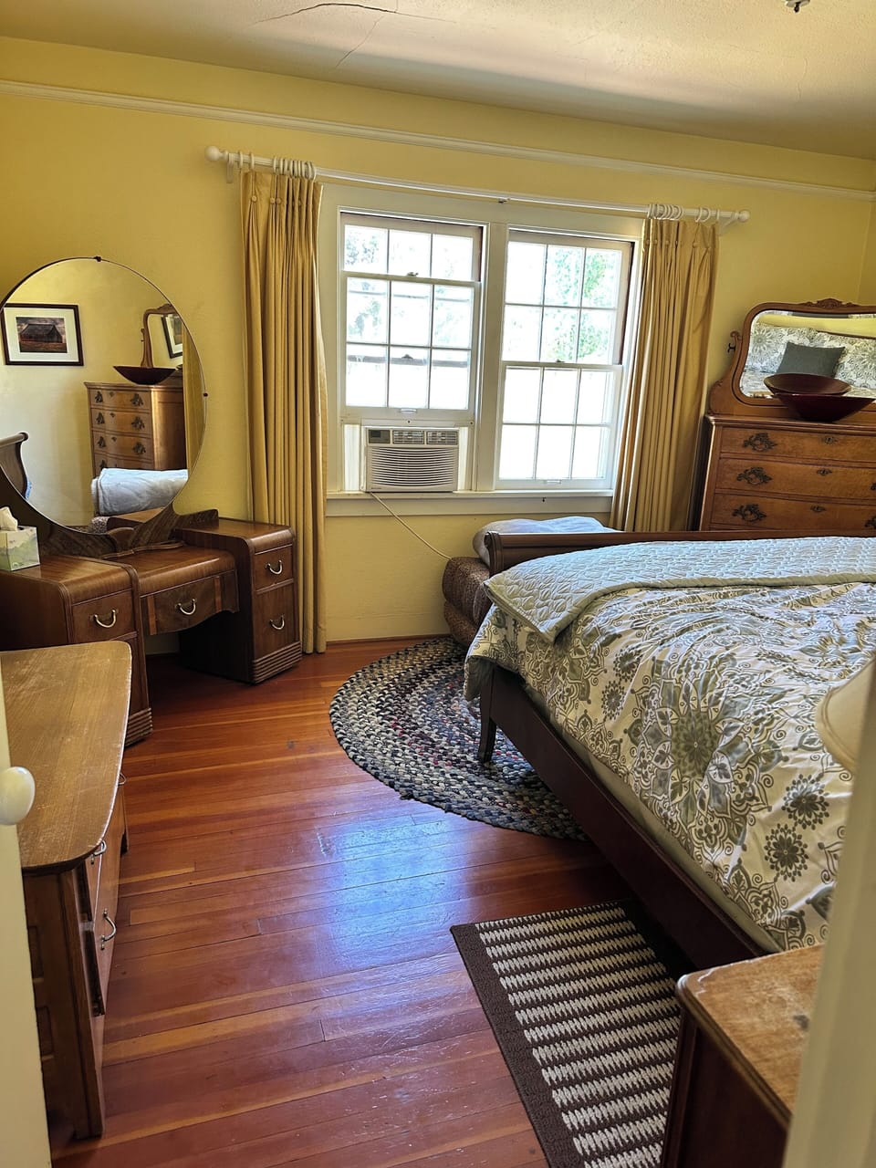 Bedroom 1 california king bed