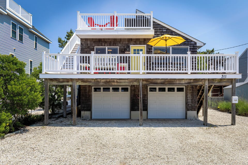 Welcome to Sunshine and Smiles on Leeward Ave