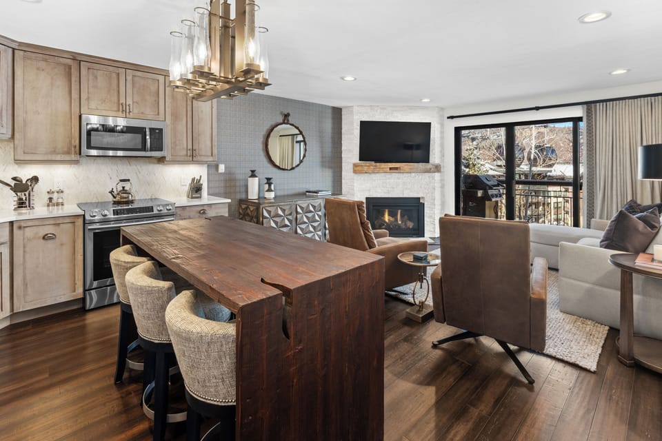 Kitchen bar seating for 6 people