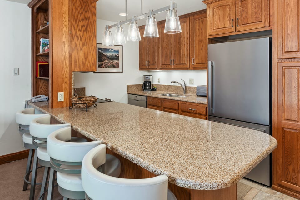Kitchen Bar seats for 4 people