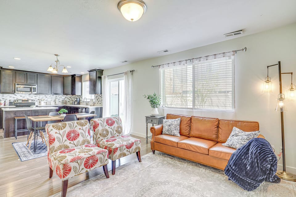 Living Room | 1st Floor | Smart TV | Free WiFi