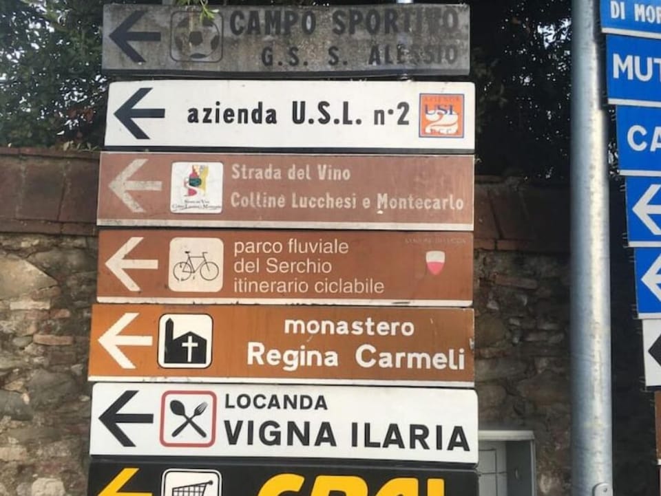 Sign outside of house... The Wine Trail start