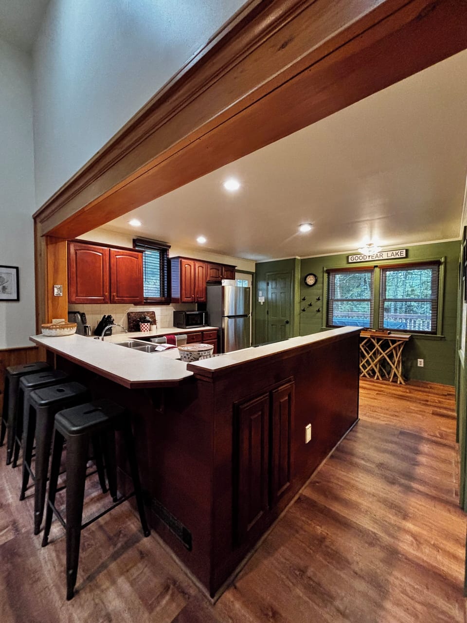 Eat-in counter w/. 4 stools. Refrigerator, oven, dishwasher, air fryer, toaster