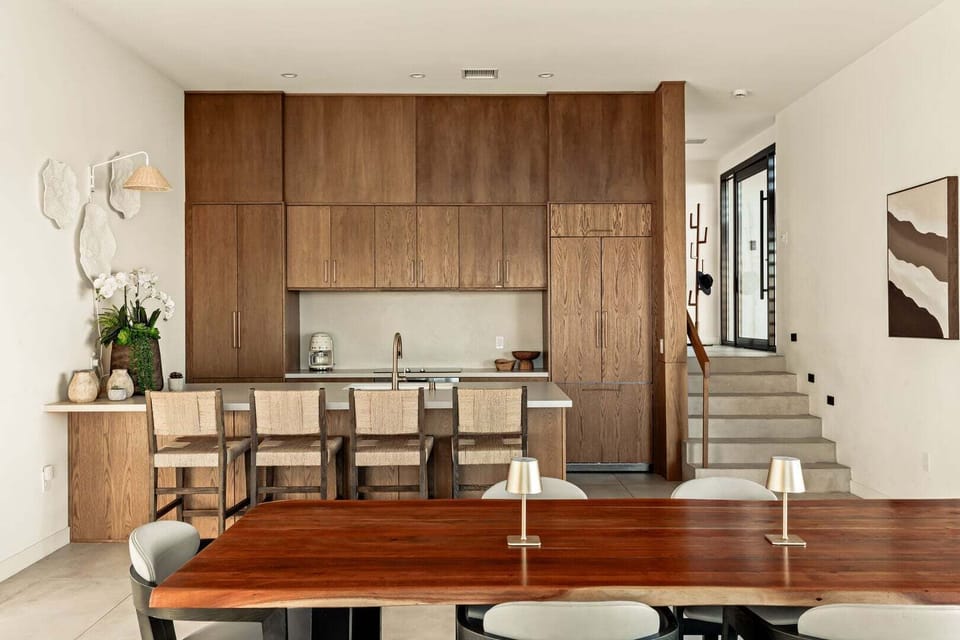 Main house dining, breakfast bar and kitchen.