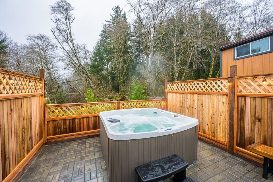 Outdoor spa tub